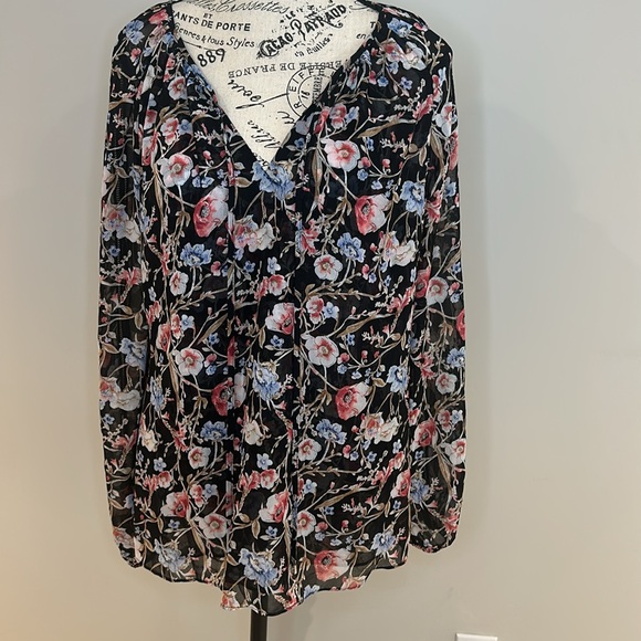 EUC WHBM Floral Pattern Flouncy Blouse Size 12 P2P 22” length 26” - Picture 3 of 7